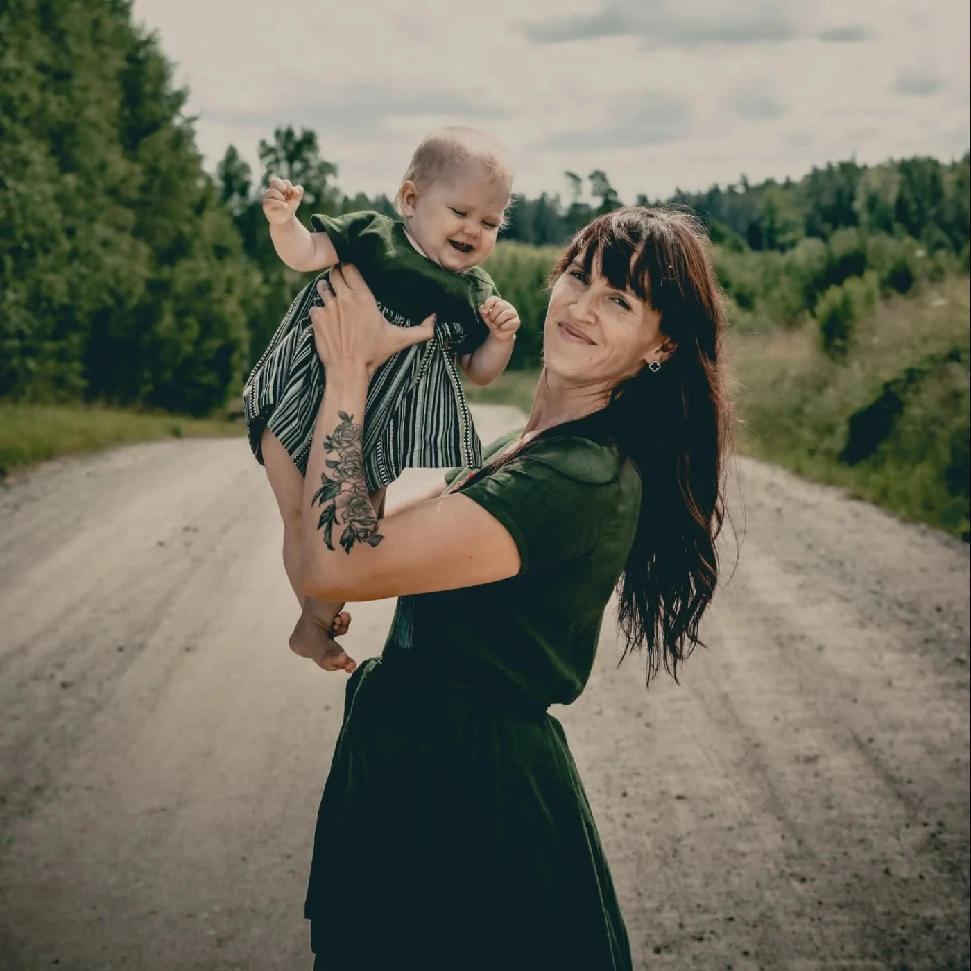 Saskaņoti tērpi mammai un bērnam